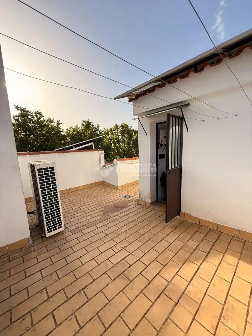 Terrasse von Einfamilien-Reihenhaus zum Verkauf in Alcalá de Guadaira mit Klimaanlage und Terrasse