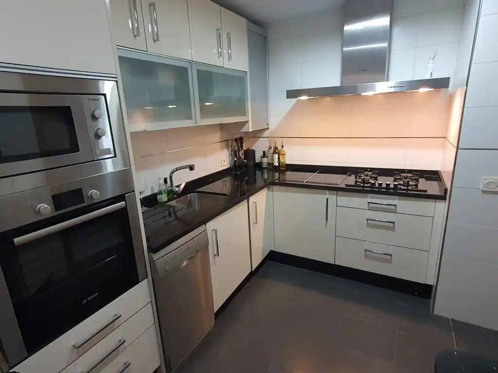 Cocina de Piso en venta en Ceuta con Horno y Lavadora