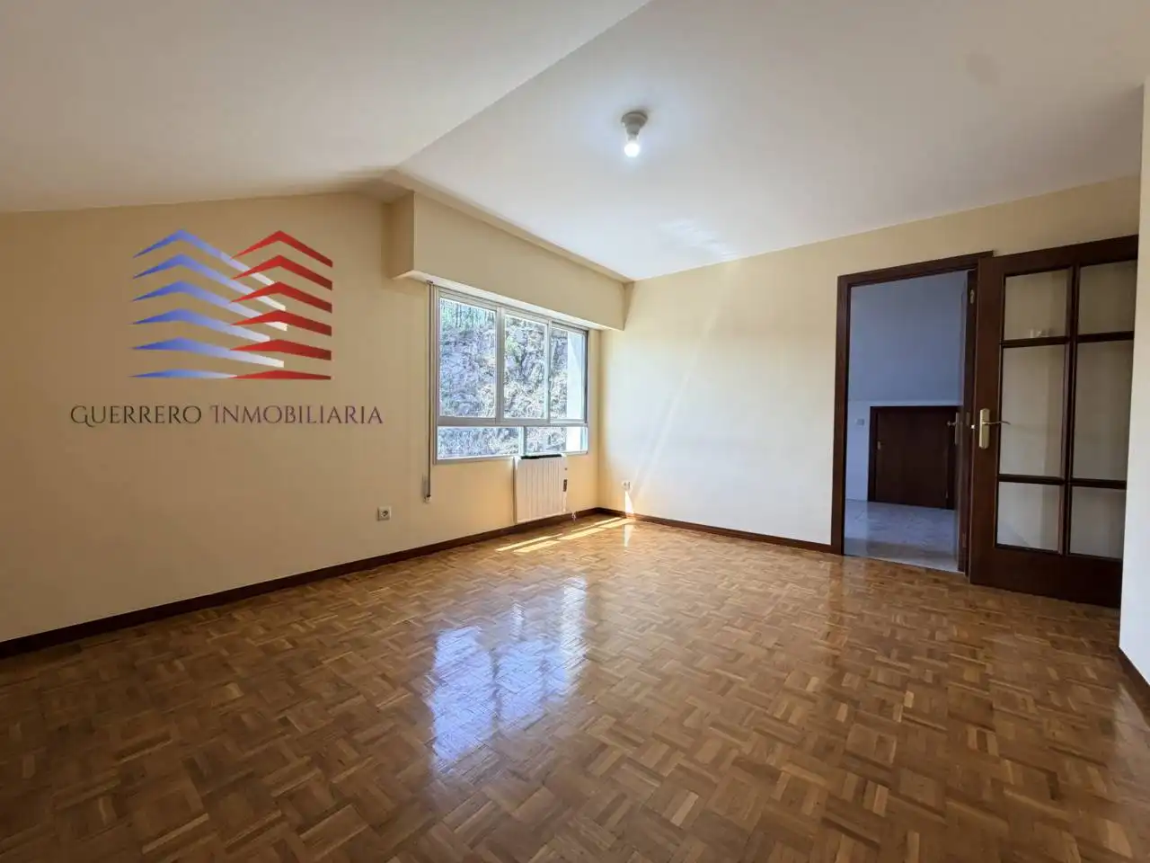 Dormitori de Apartament de lloguer en Barbadás amb Calefacció, Parquet i Traster