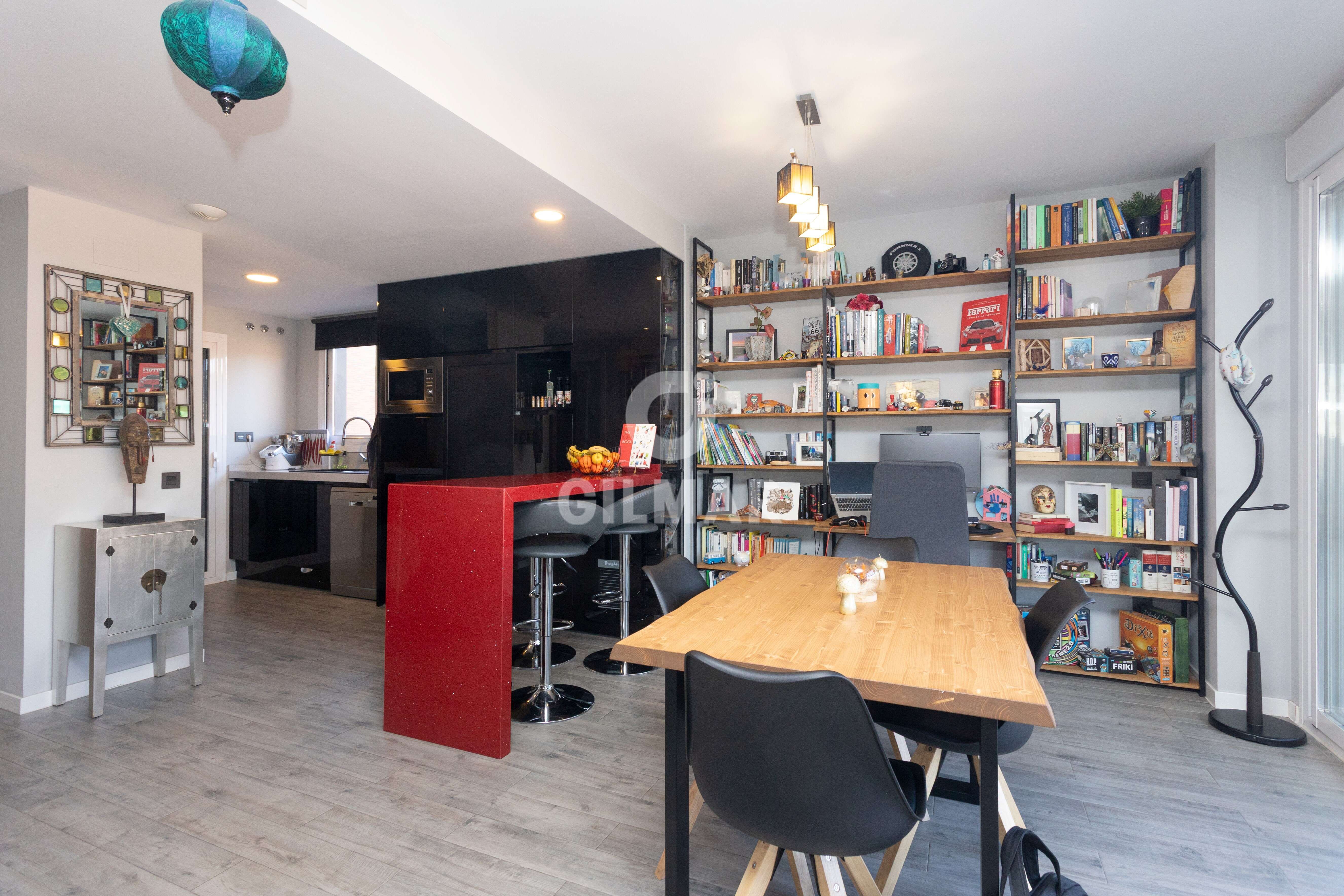 Cuina de Àtic en venda en  Madrid Capital amb Calefacció, Jardí privat i Traster