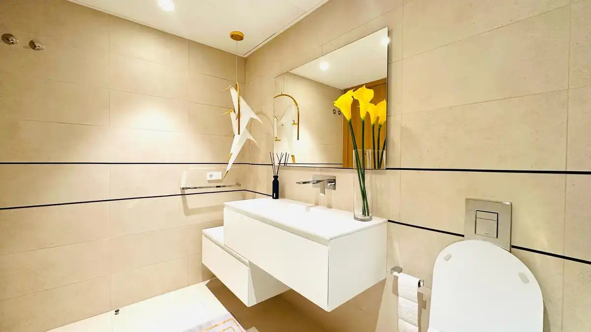Bathroom of Flat for sale in Mijas  with Air Conditioner, Terrace and Storage room