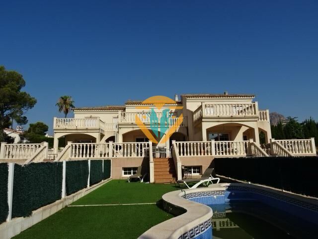 Exterior view of Single-family semi-detached for sale in La Nucia  with Private garden, Terrace and Swimming Pool