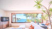 Sala d'estar de Casa o xalet en venda en El Campello amb Aire condicionat, Terrassa i Balcó