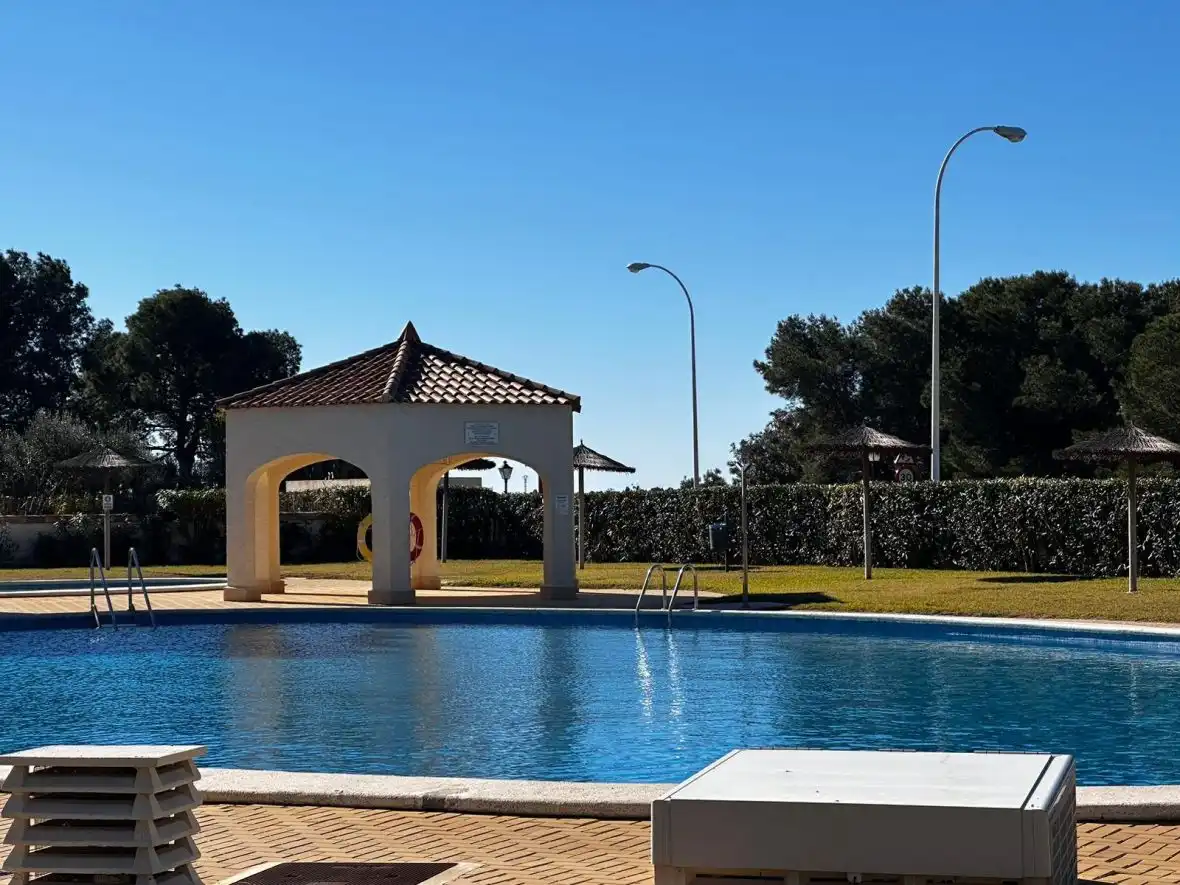 Bungalow con piscina en venta en Avenida de Escandinavia, imagen 3
