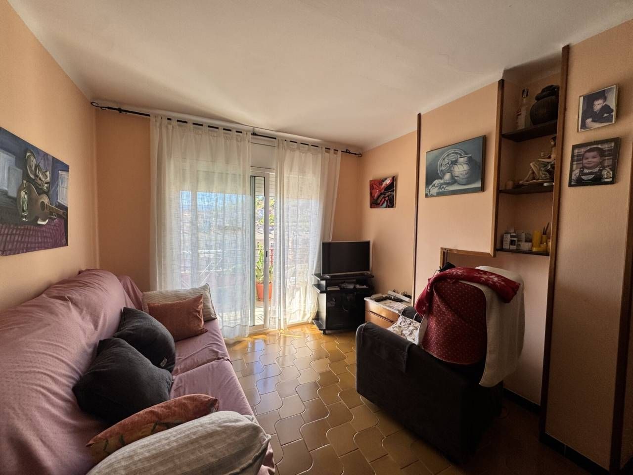 Living room of Flat for sale in Olot  with Furnished and Balcony