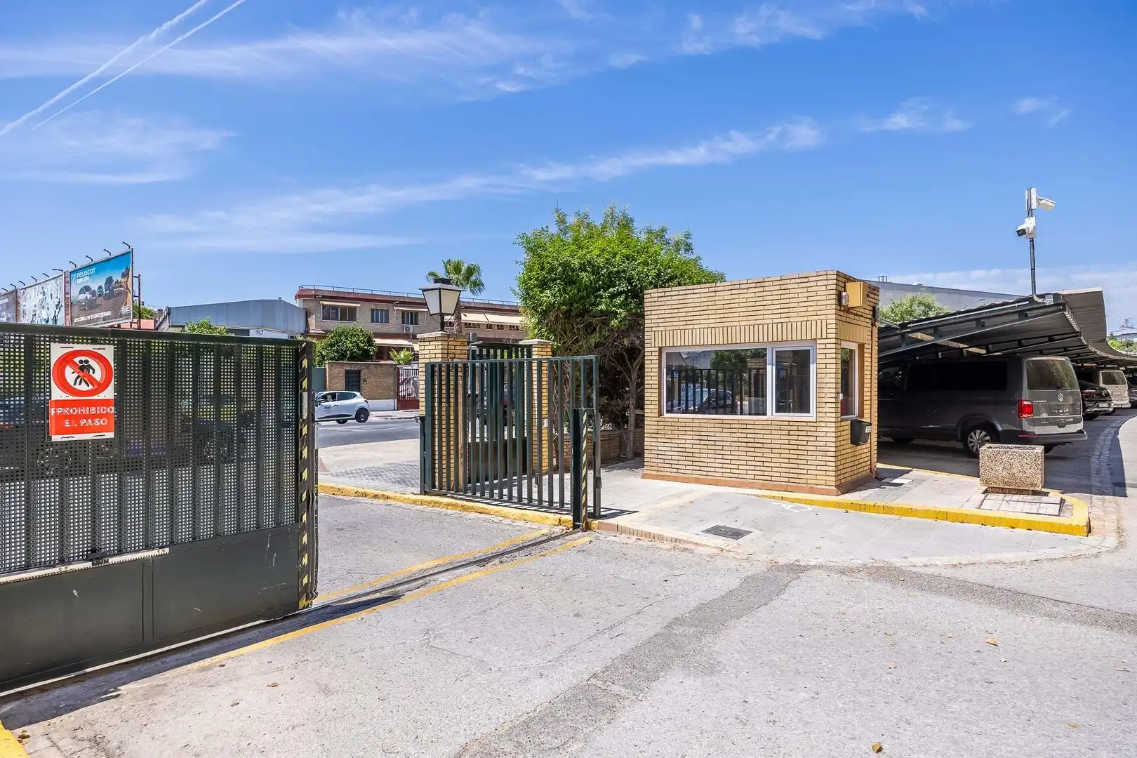 Vista exterior de Pis en venda en Sevilla amb Aire condicionat, Calefacció i Jardí privat