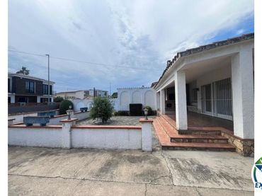 Casa con giardino in vendita a Carrer Pení