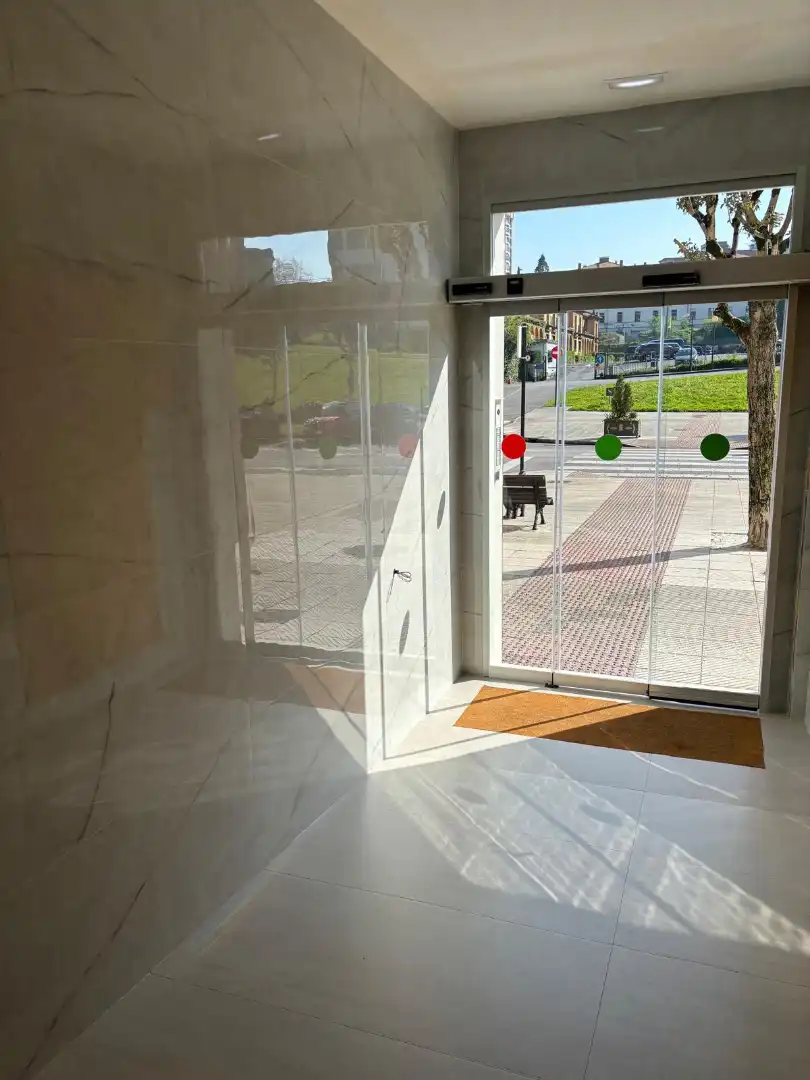 Pis en venda en Oviedo  amb Calefacció, Parquet i Moblat