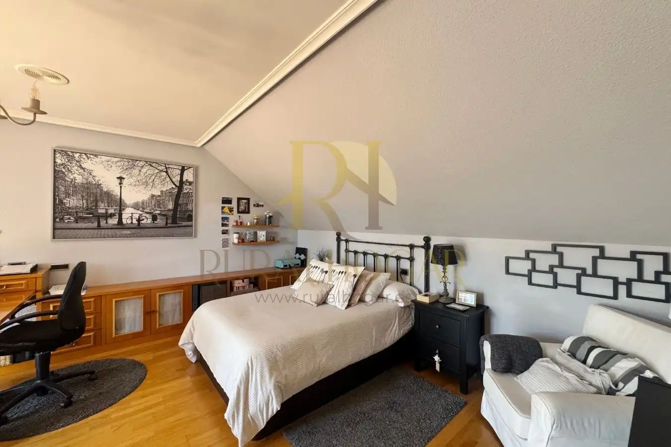 Habitación de Casa o chalet en venta en Santovenia de la Valdoncina con Calefacción, Jardín privado y Parquet
