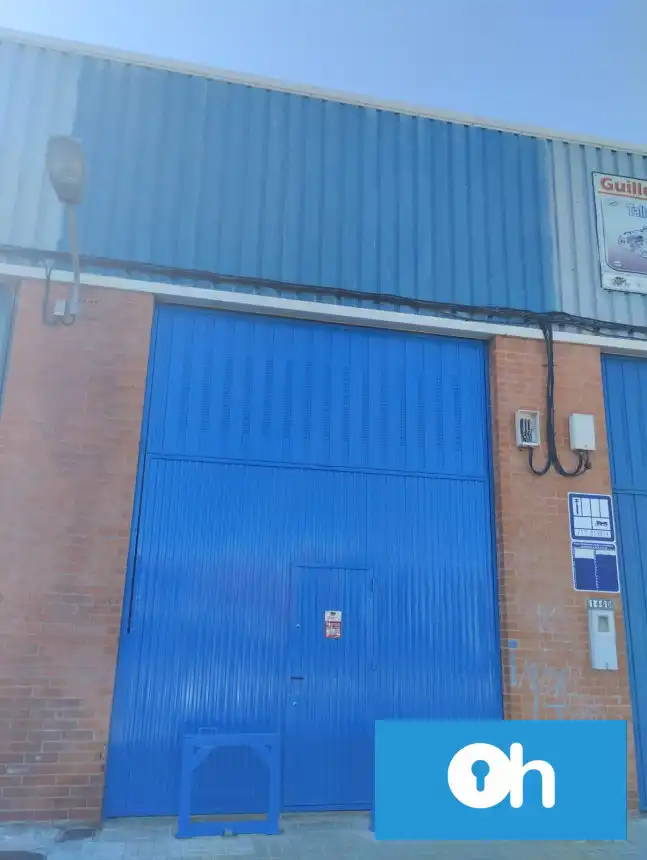 Industrial building for sale in Nuevo Parque - Los Rosales - Tráfico Pesado