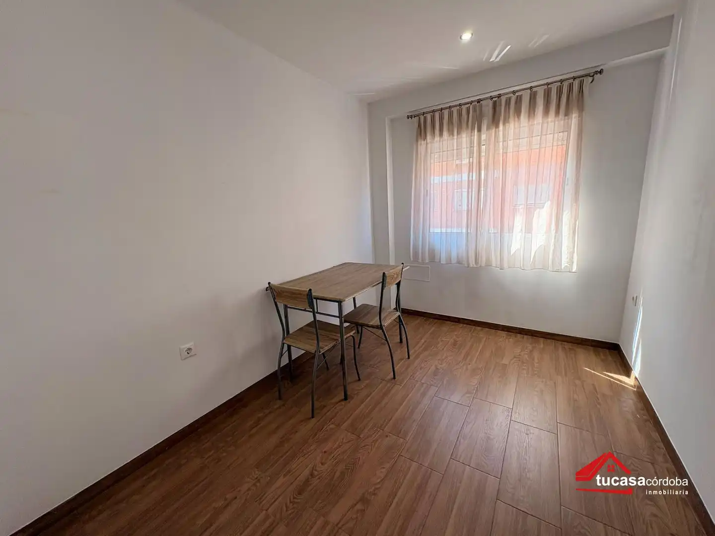 Piso de alquiler en Santa Rosa - Valdeolleros