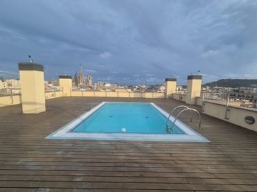 Flat with pool for sale in Ciutat Vella