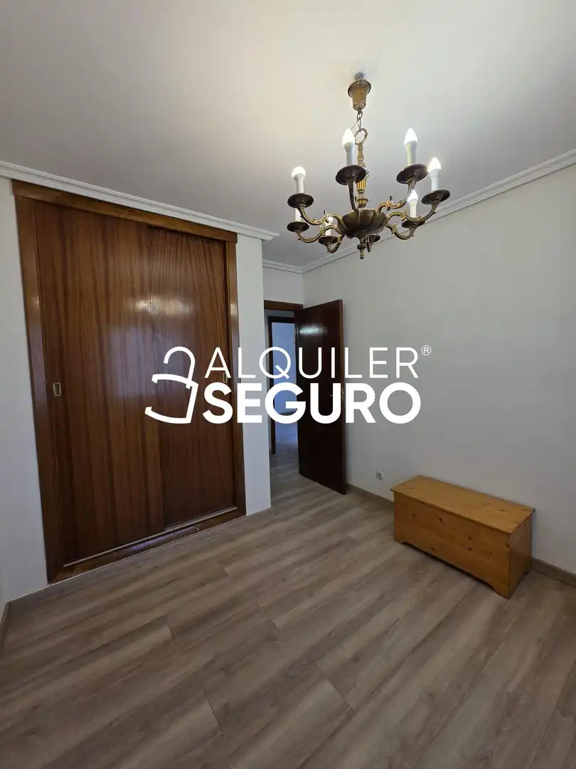 Schlafzimmer von Wohnung zur Miete in Burgos mit Heizung, Terrasse und Möbliert
