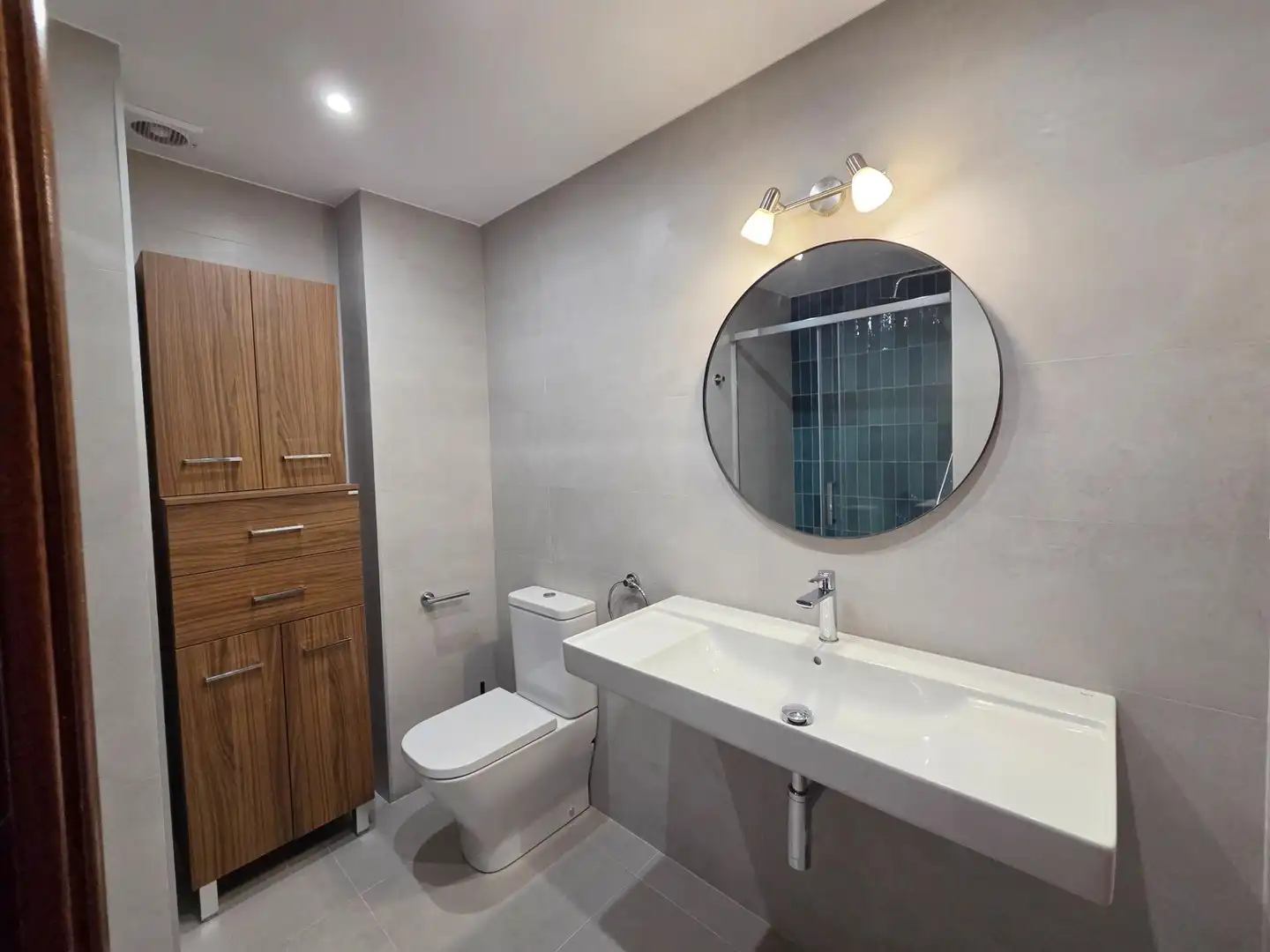 Badezimmer von Dachboden zur Miete in Santander mit Heizung, Privatgarten und Parkett