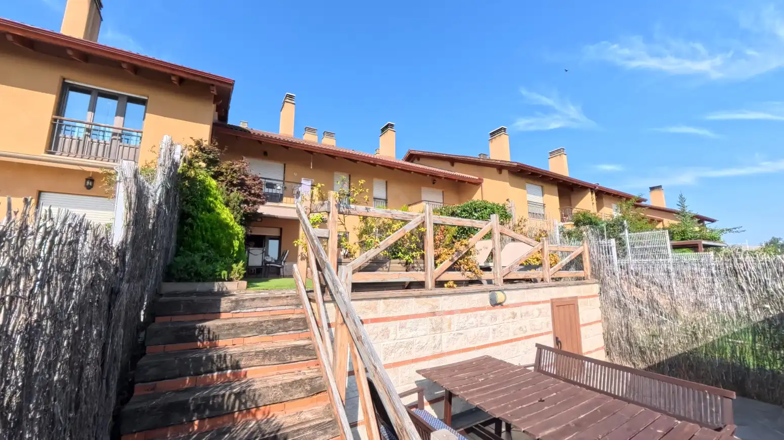 Vista exterior de Piso en venta en Sojuela con Calefacción, Jardín privado y Parquet