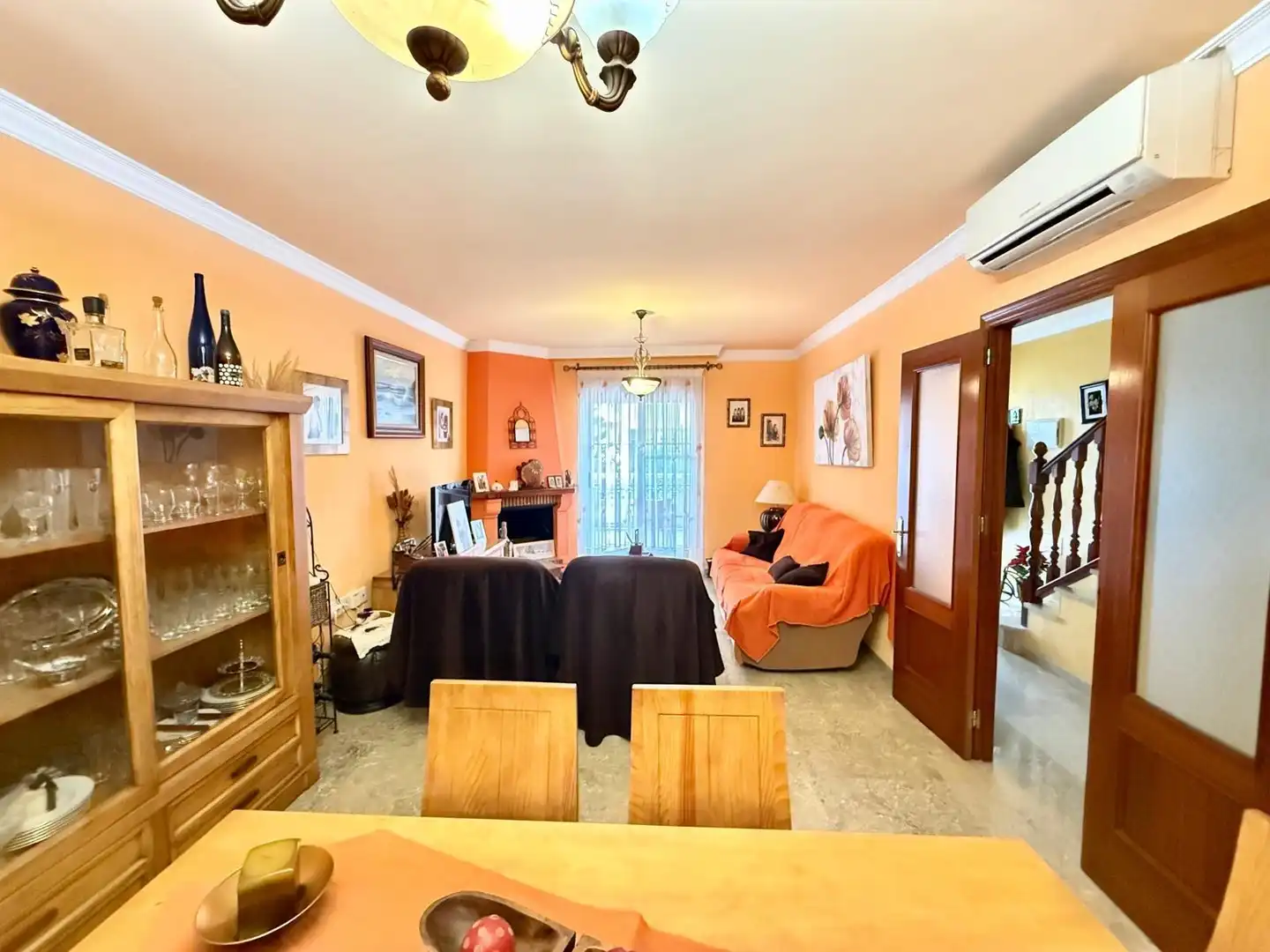 Sala d'estar de Casa adosada en venda en Almería amb Terrassa
