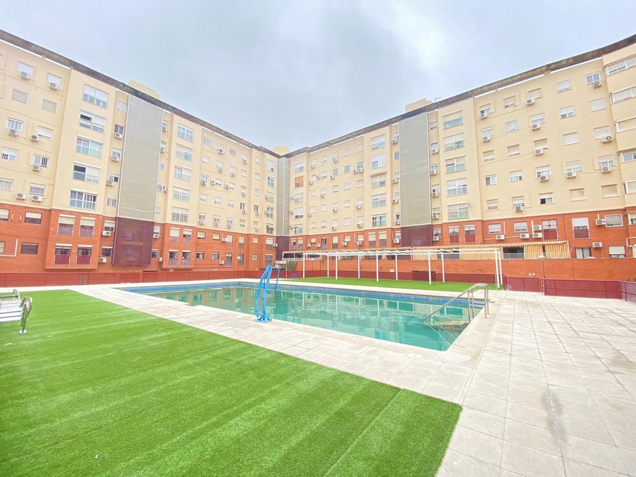 Piscina de Piso en venta en  Sevilla Capital con Aire acondicionado, Parquet y Trastero