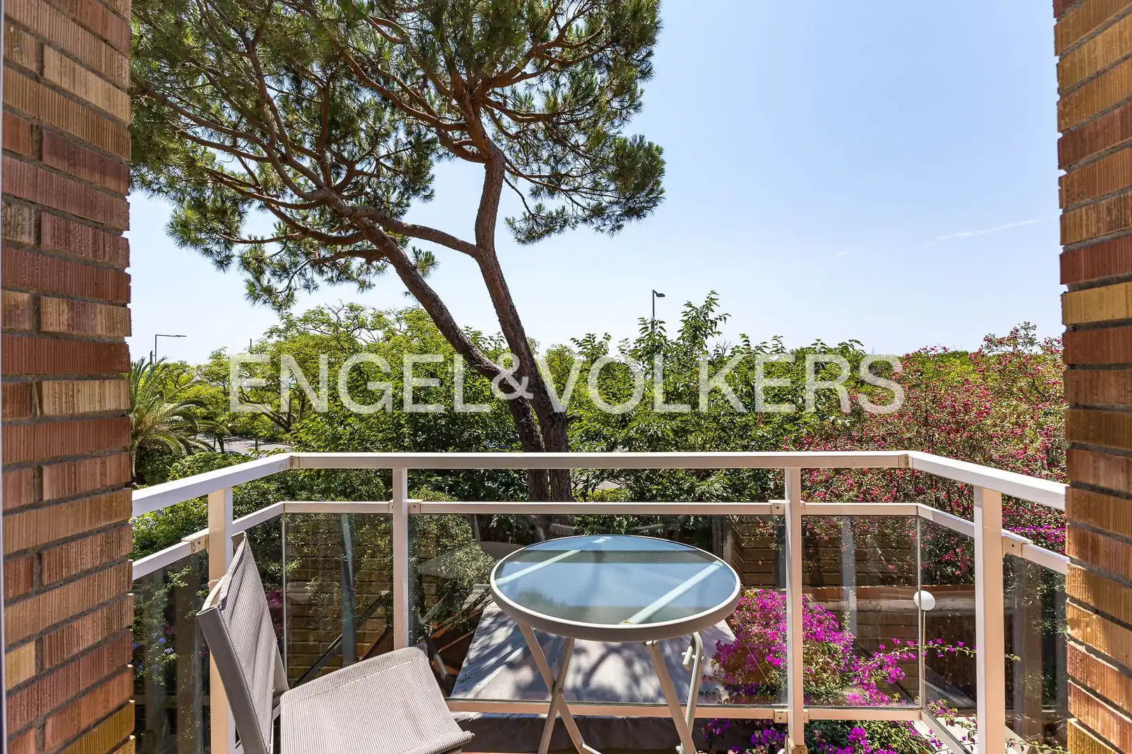Terrasse von Einfamilien-Reihenhaus zur Miete in Castelldefels mit Klimaanlage, Heizung und Privatgarten