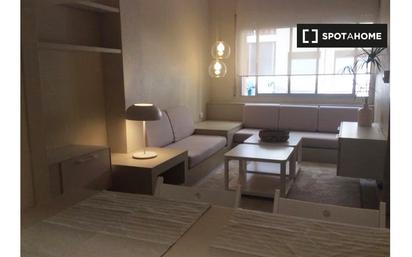 Living room of Flat to rent in  Barcelona Capital  with Air Conditioner, Heating and Furnished