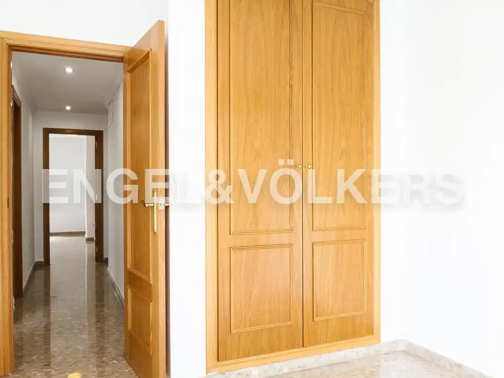 Wohnung zur Miete in Valencia mit Klimaanlage, Heizung und Balkon