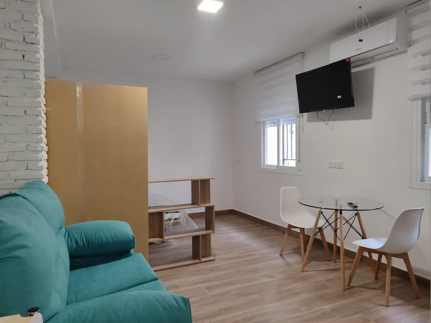 Living room of Flat for rent in Granada  with Air Conditioner and Balcony