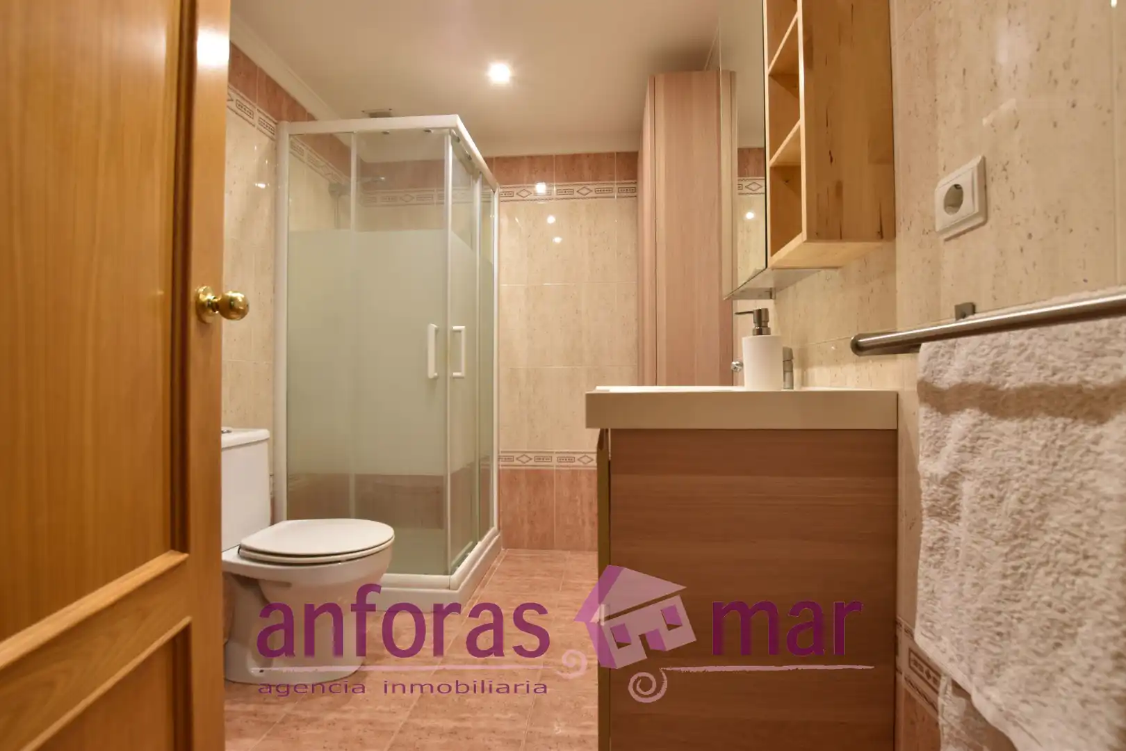 Badezimmer von Wohnung zum Verkauf in Tarragona mit Klimaanlage, Heizung und Terrasse