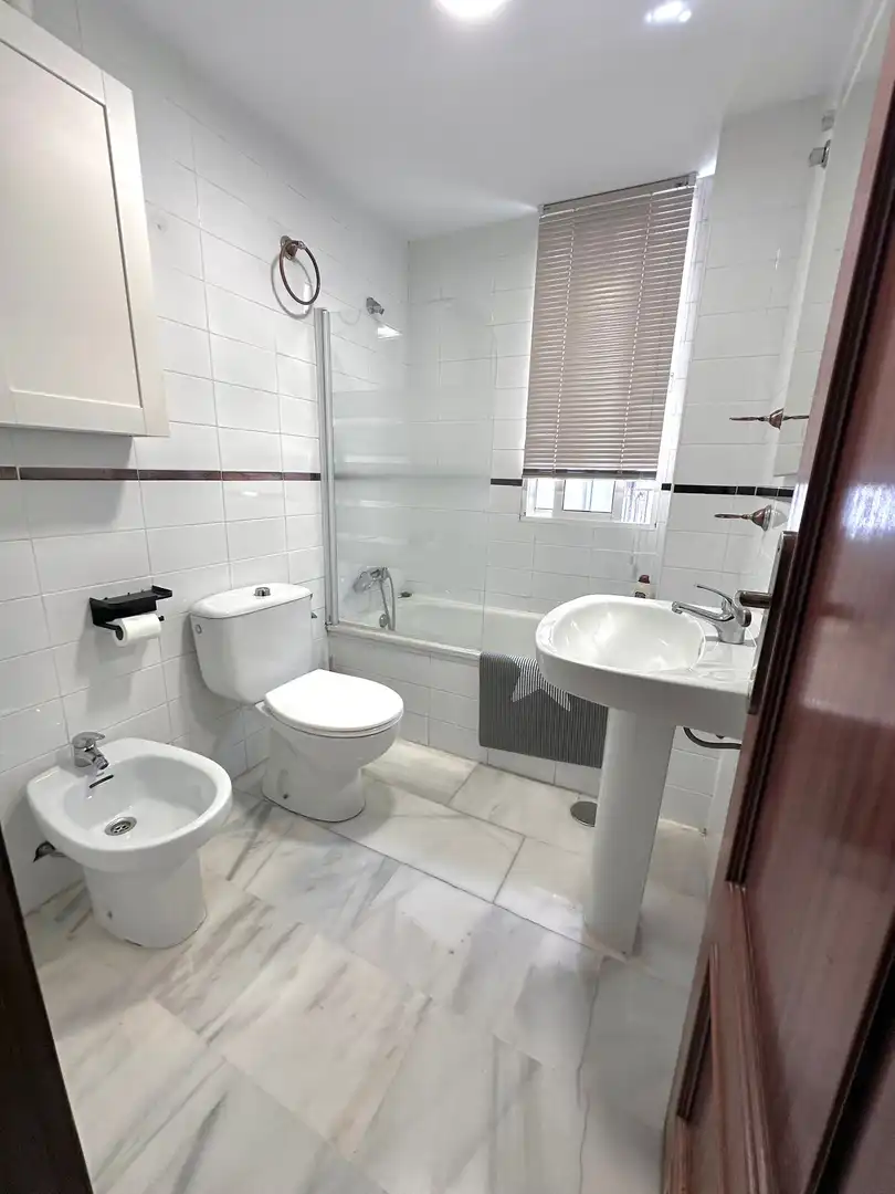 Bathroom of Flat for sale in Sevilla