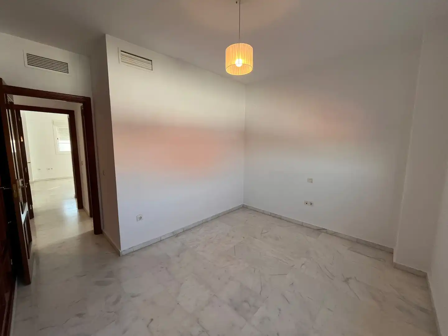 Casa aparellada amb piscina en venda a Colegio Europa, imagen 30