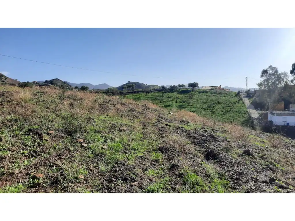Terrenos y solares en venta en Almogía