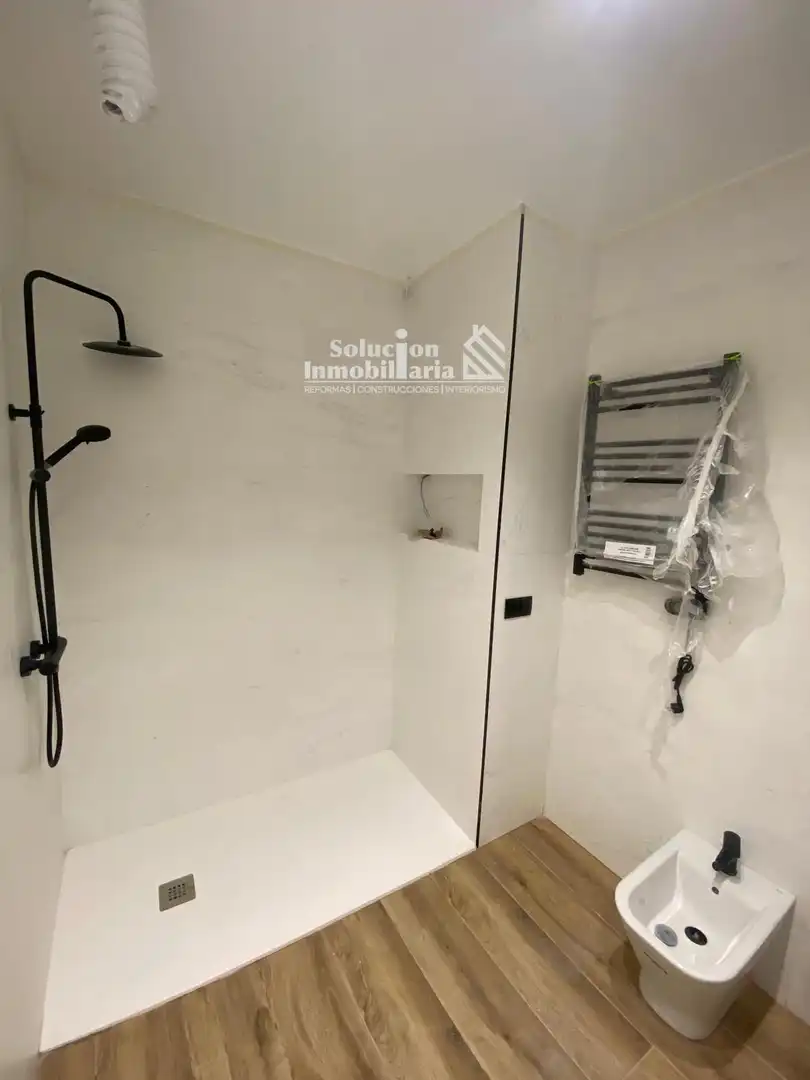 Bany de Apartament en venda en Salamanca amb Calefacció