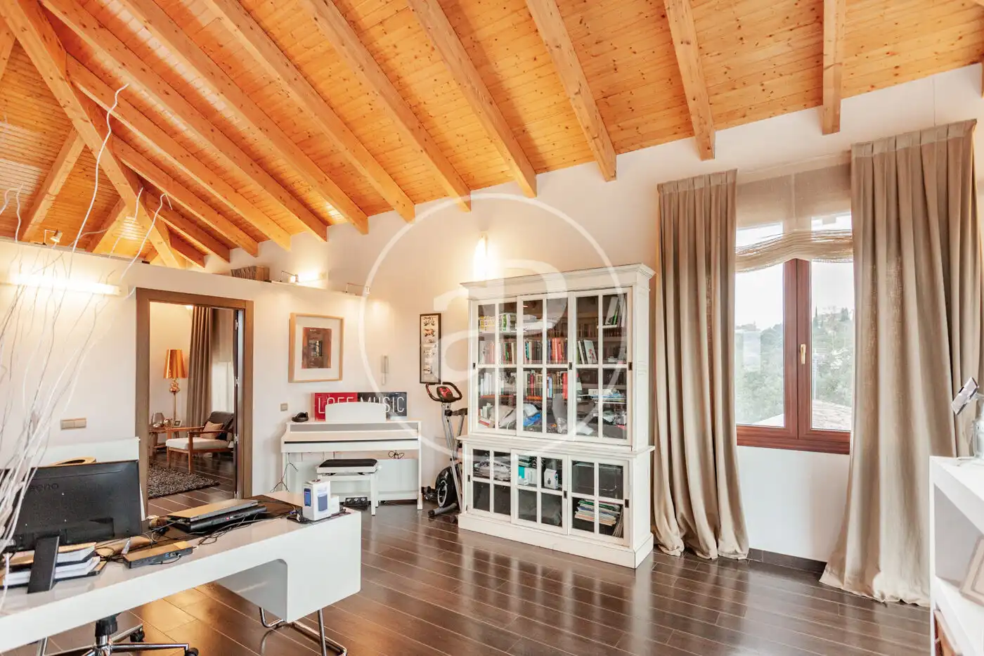 Sala d'estar de Casa o xalet en venda en Ciudalcampo amb Aire condicionat, Calefacció i Jardí privat