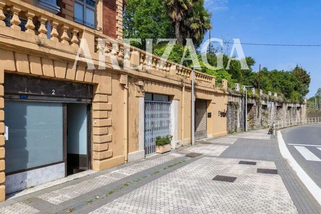 Vista exterior de Pis en venda en Donostia - San Sebastián  amb Calefacció