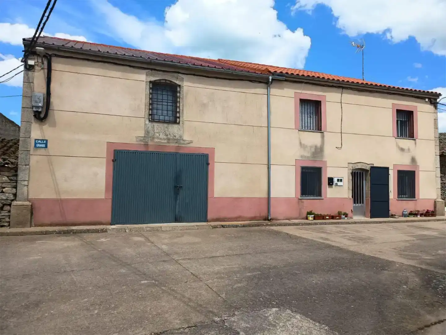 Exterior view of Flat for sale in Peralejos de Arriba  with Private garden, Storage room and Furnished