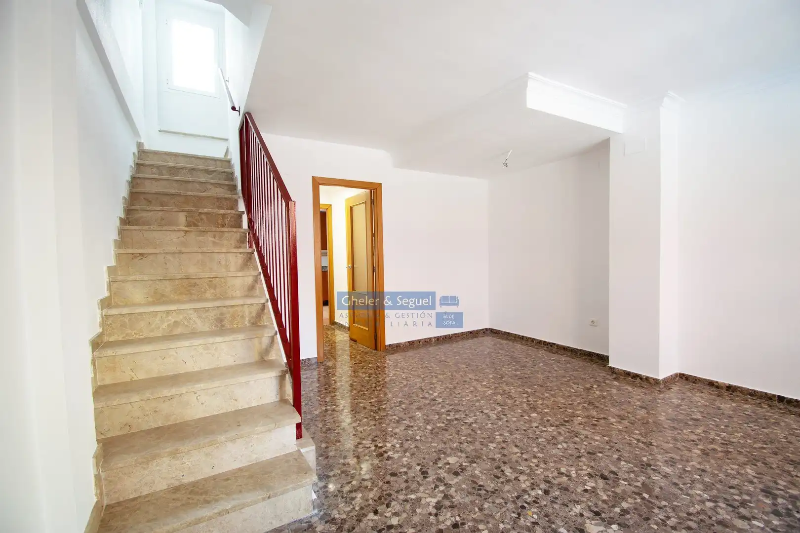 Casa adosada en venta en Sagunto / Sagunt con Terraza y Balcón