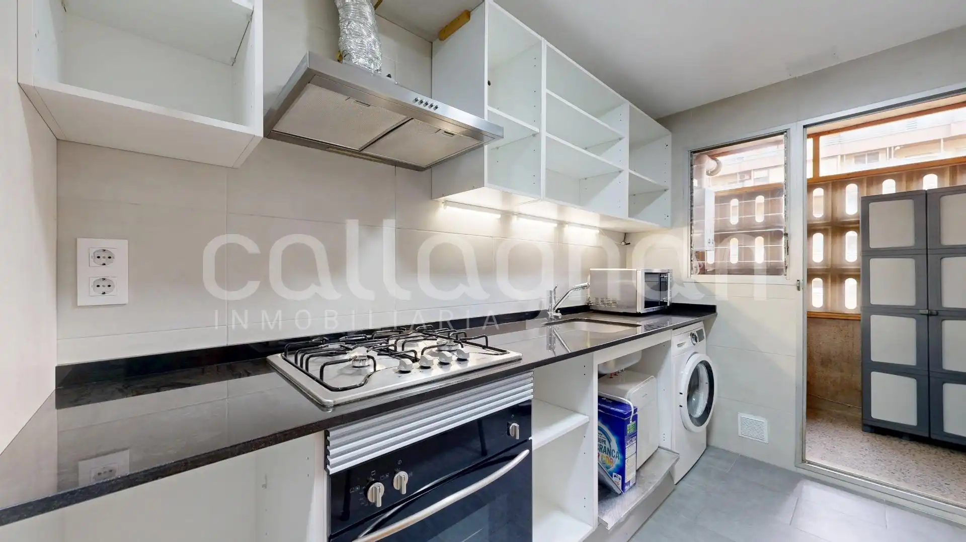 Cocina de Piso en venta en Valencia con Terraza y Balcón