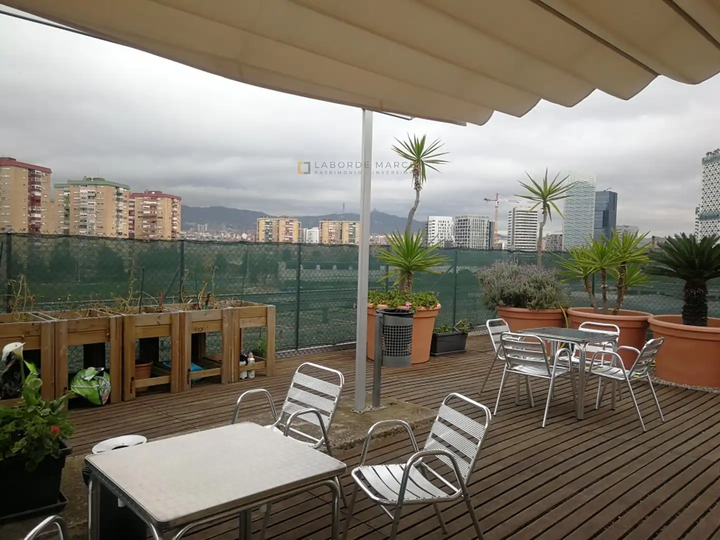 Terrasse von Gebäude zur Miete in L'Hospitalet de Llobregat