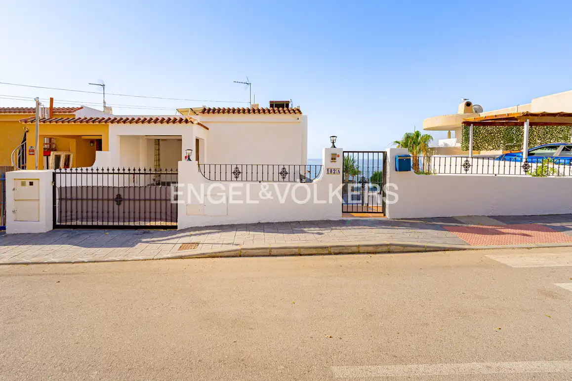 Casa adosada en venta en Calle Finlandia, 182, Poble Nou - Montiboli