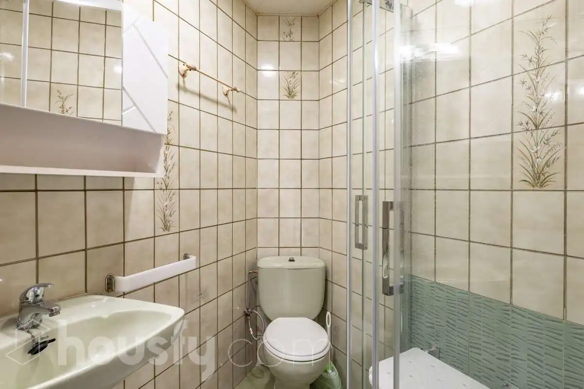 Bathroom of Flat for sale in Cornellà de Llobregat  with Air Conditioner