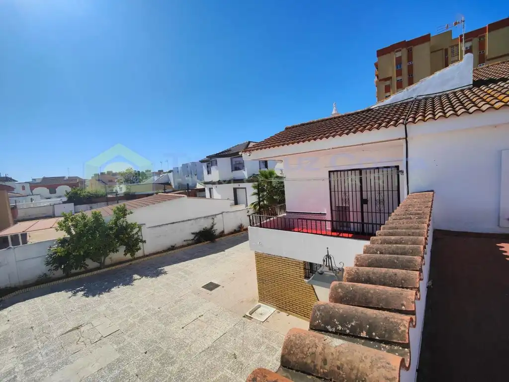 Vista exterior de Casa o xalet en venda en La Antilla amb Jardí privat, Terrassa i Traster
