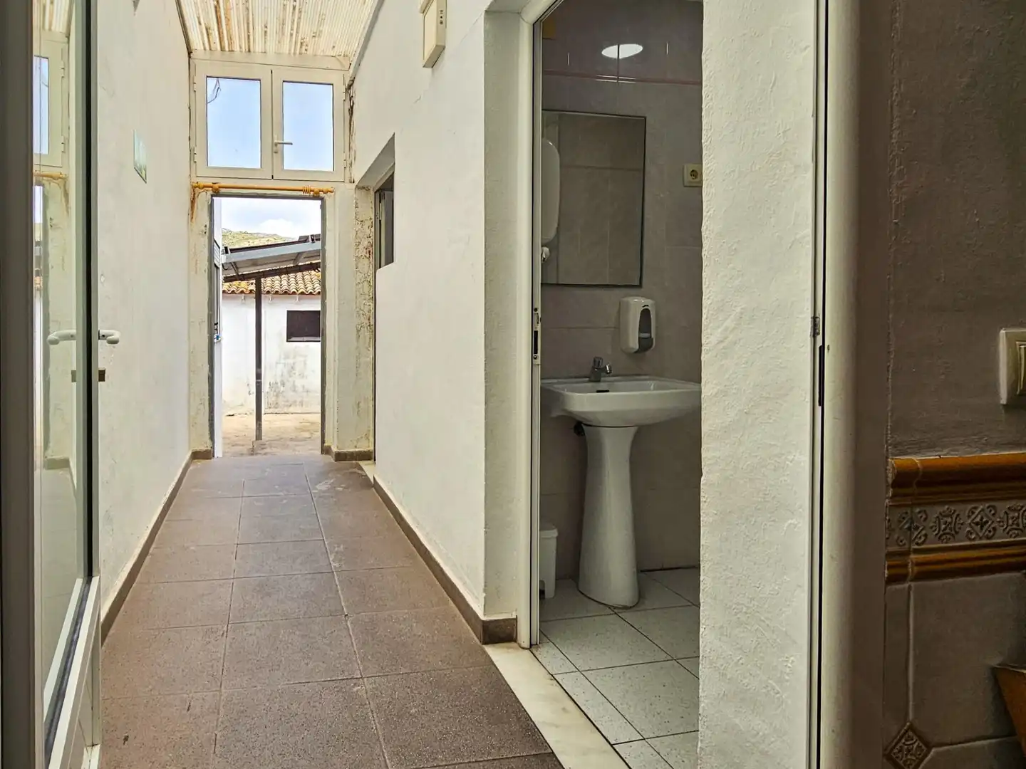 Local en venta en Ròtova con Aire acondicionado y Amueblado