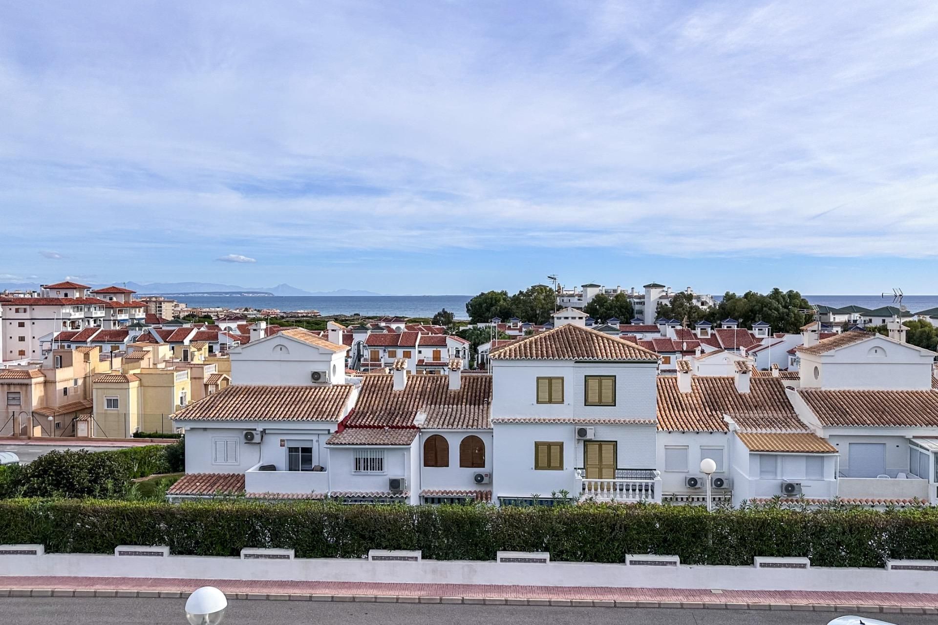 Exterior view of Single-family semi-detached for sale in Torrevieja  with Private garden, Terrace and Balcony