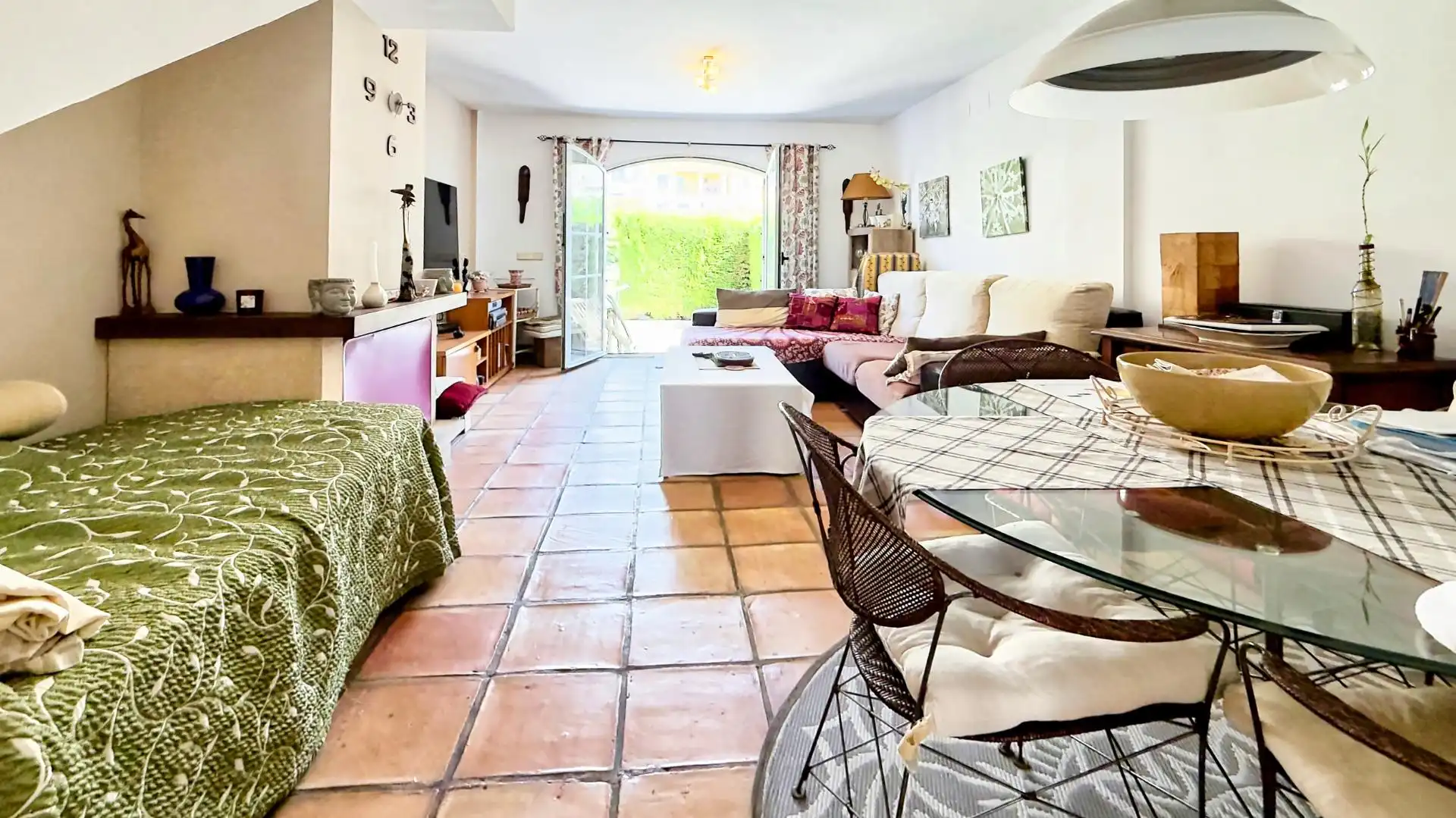 Sala de estar de Casa adosada en venta en Finestrat con Aire acondicionado, Jardín privado y Terraza
