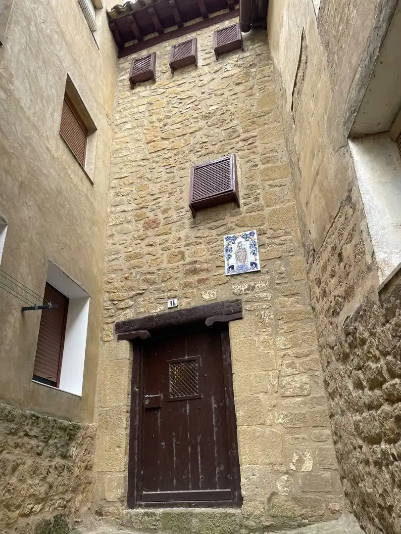 Vista exterior de Casa adosada en venta en Uncastillo con Terraza, Trastero y Amueblado