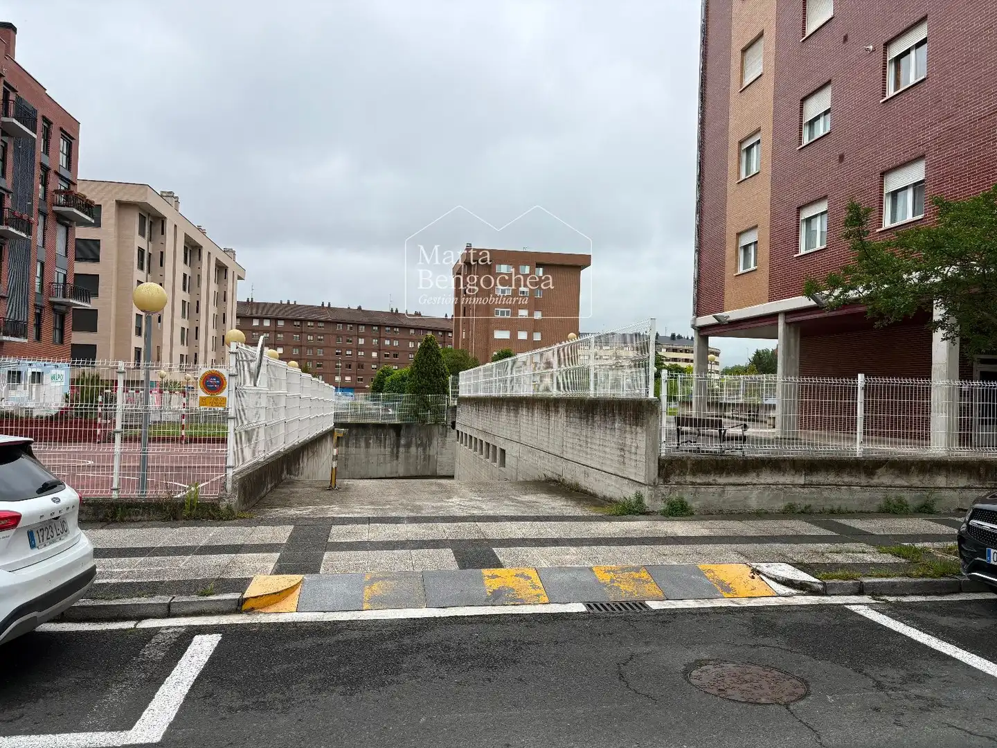 Außenansicht von Garage zum Verkauf in Vitoria - Gasteiz