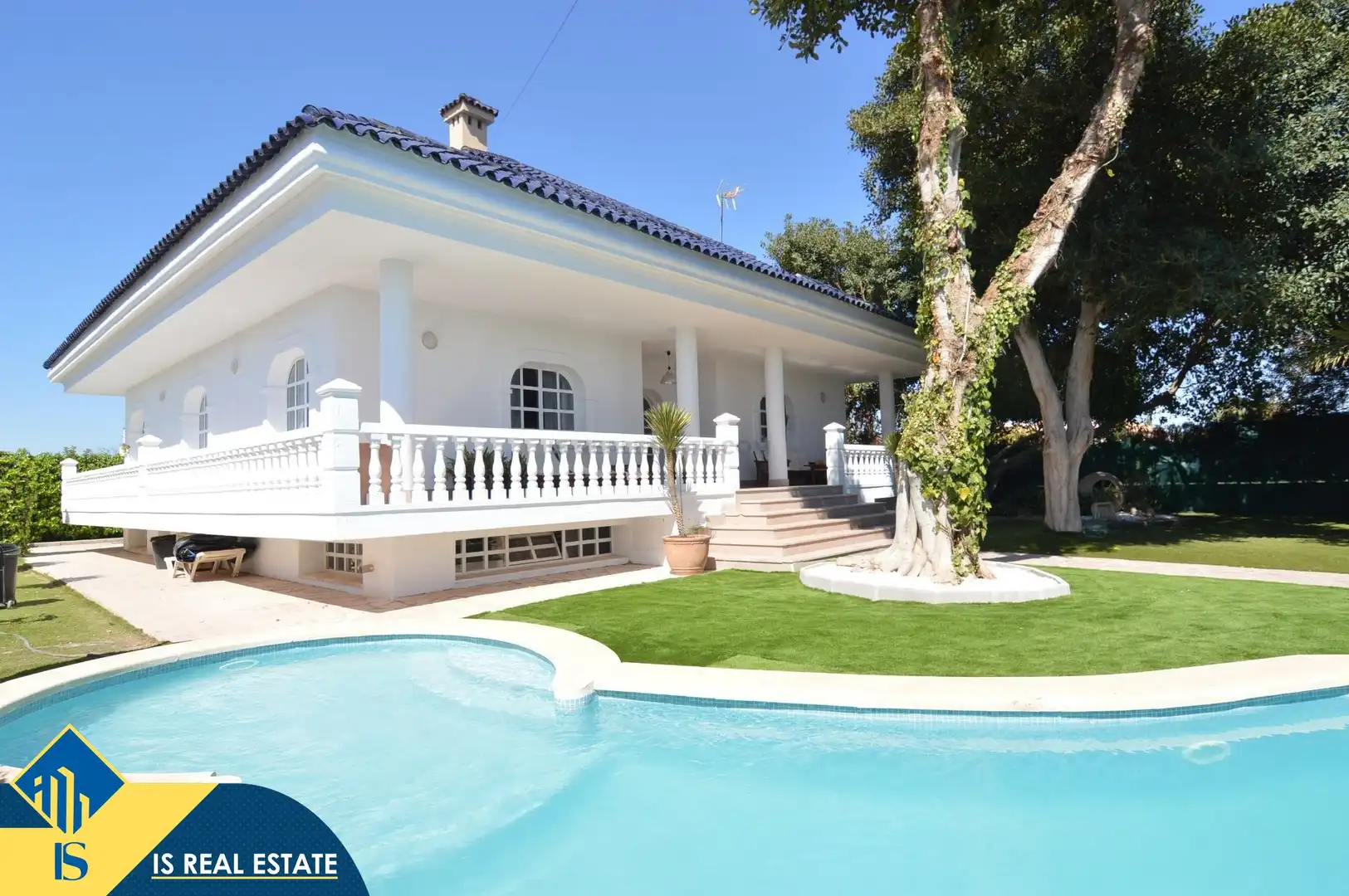 Chalet con jardín en venta en Zona Carrefour - Urbanizaciones
