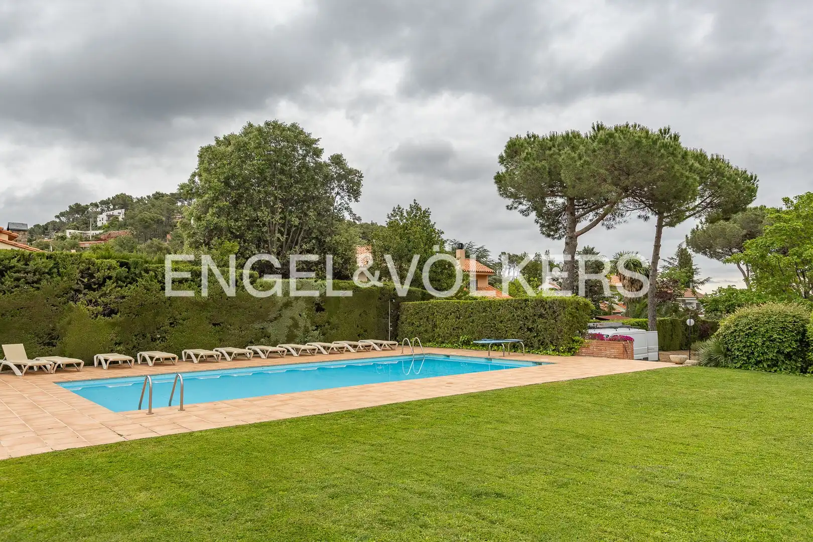 Piscina de Casa adosada en venta en Matadepera con Aire acondicionado, Calefacción y Jardín privado