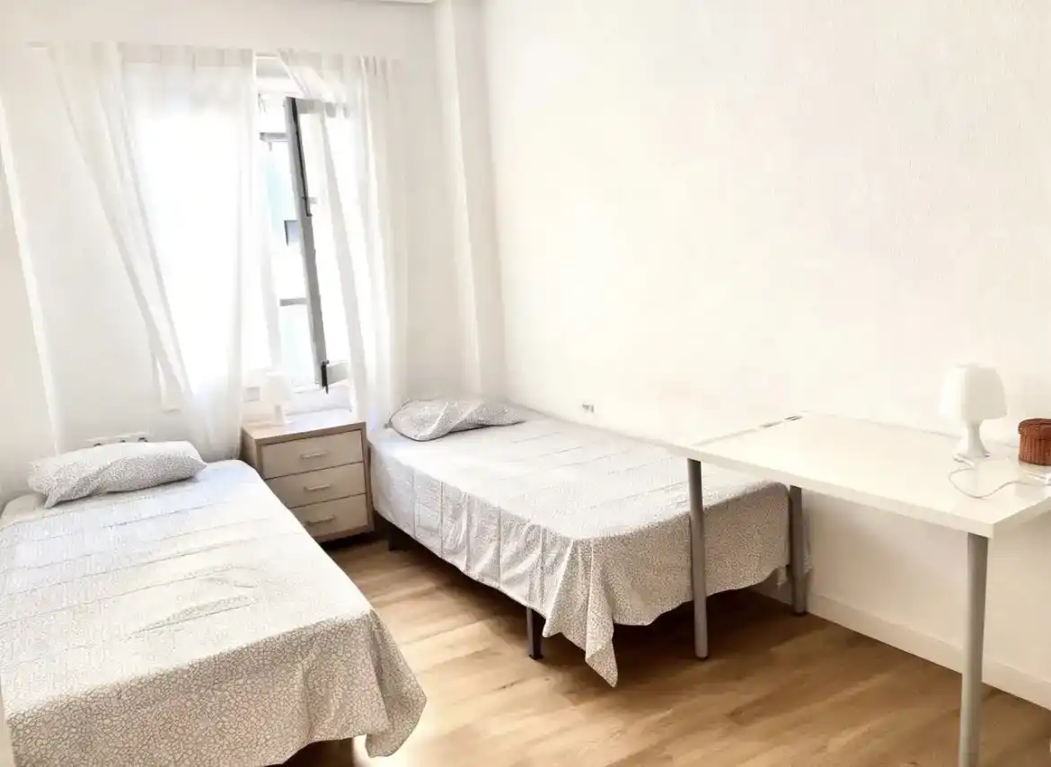 Bedroom of Flat for rent in Badalona