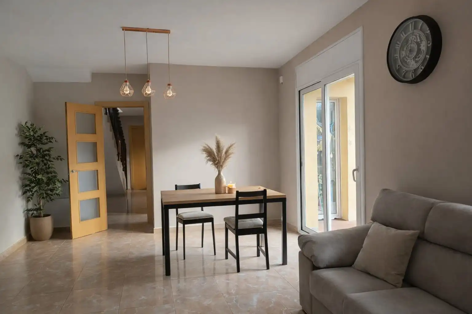 Menjador de Casa o xalet en venda en Santa Susanna amb Aire condicionat, Calefacció i Jardí privat