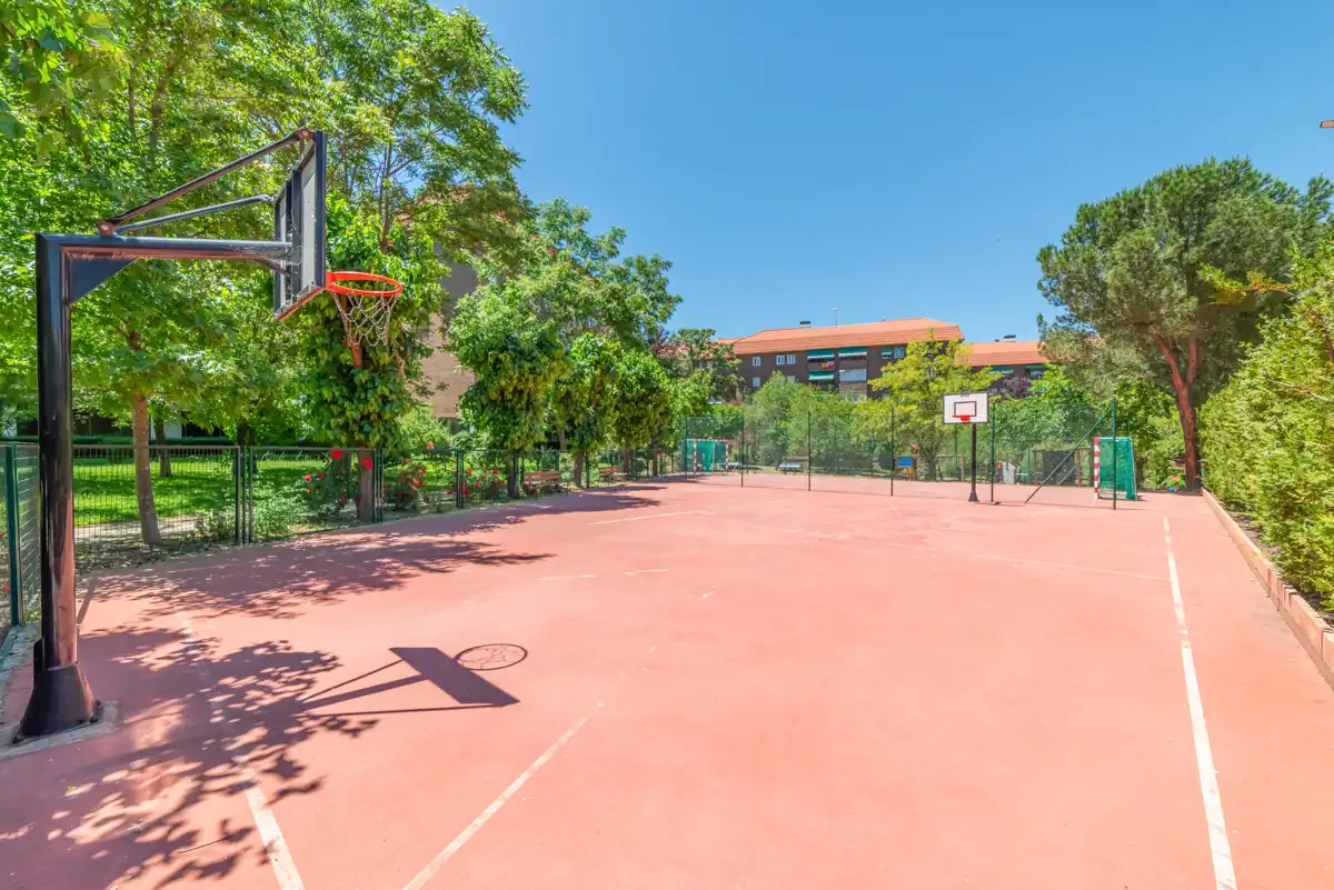 Vista exterior de Piso en venta en Colmenar Viejo con Terraza, Trastero y Amueblado