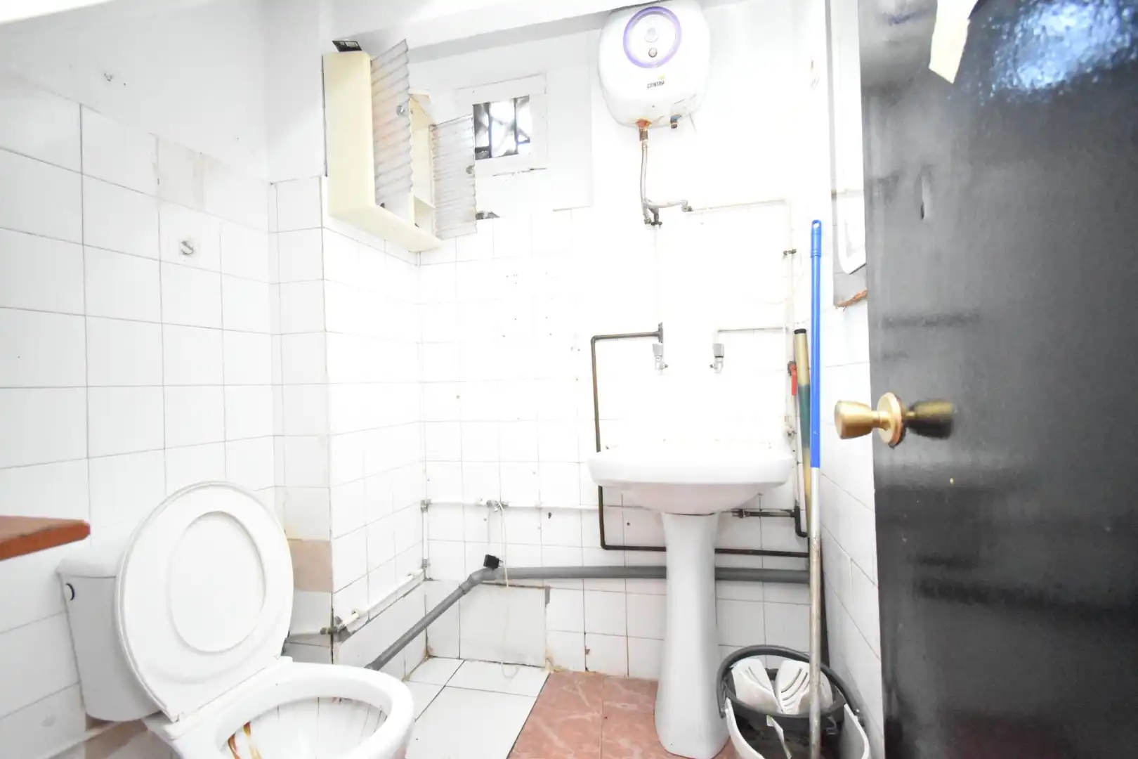 Bathroom of Commercial properties for sale in Cádiz